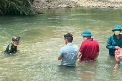 Tìm thấy thi thể cháu bé bị vùi dưới cát sau nhiều ngày mất tích ở Thái Nguyên