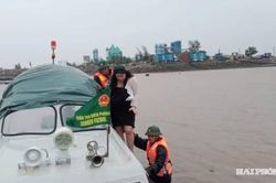 Kịp thời hỗ trợ sản phụ bị vỡ ối trong điều kiện thời tiết bất lợi bởi b&atilde;o số 1
