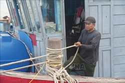 Thanh Hóa: Kêu gọi tàu thuyền về nơi tránh trú bão, bảo đảm an toàn đê điều