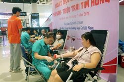 Tôn vinh thành tích xuất sắc trong phong trào hiến máu tình nguyện