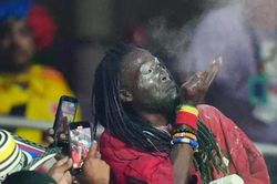 'Ph&aacute;p sư' nổi tiếng cũng kh&ocirc;ng thể cứu Ghana khỏi thua Colombia, dừng bước ở World Cup