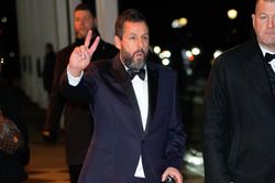 Nam diễn viên Adam Sandler làm chủ hôn trong lễ cưới của Taylor Swift