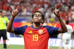 Lamine Yamal xúc động vì em trai
