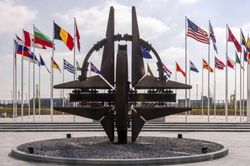 Thượng đỉnh NATO: Cam kết 'th&eacute;p' về ph&ograve;ng thủ tập thể