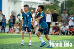 Mãn nhãn những cơn mưa bàn thắng trong ngày khai màn lứa tuổi U10