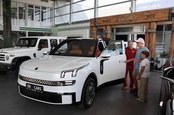 Cơn khát nhiên liệu ở Nga và 'mỏ vàng' cho xe điện Trung Quốc