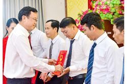 Đảng ủy xã An Biên công bố thành lập 16 chi bộ ấp sau sáp nhập