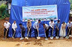 Chủ tịch Ủy ban MTTQ Việt Nam tỉnh Nguyễn Thế Phước dự Lễ khởi c&ocirc;ng x&acirc;y dựng nh&agrave; ở cho 6 hộ c&oacute; ho&agrave;n cảnh kh&oacute; khăn tại phường L&agrave;o Cai