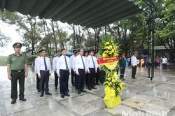 Đoàn đại biểu tỉnh Ninh Bình dâng hương viếng Anh hùng-Liệt sĩ tại các Nghĩa trang Liệt sĩ tỉnh Quảng Trị