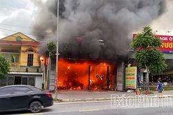Ch&aacute;y xưởng nội thất &ocirc; t&ocirc; tại x&atilde; Ph&ugrave; Ninh, nhiều t&agrave;i sản bị thi&ecirc;u rụi