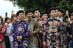 Dàn nghệ sĩ nổi tiếng quảng bá áo dài giữa lòng di sản Huế