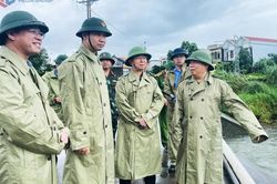 Quảng Ninh bảo đảm an to&agrave;n cho hơn 5.600 du kh&aacute;ch vẫn lưu tr&uacute; ngo&agrave;i đảo trước b&atilde;o số 1