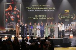 'Tử chiến trên không' nhận cú đúp giải thưởng tại Liên hoan phim Châu Á Đà Nẵng lần thứ IV