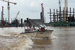 Kiểm tra an toàn tại các công trình cầu vượt sông