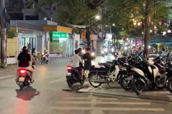 Tràn lan vi phạm trật tự đô thị trên phố Triều Khúc