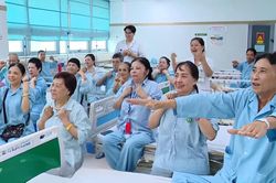 Mang tiếng cười đến với bệnh nh&acirc;n ung thư
