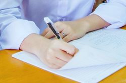 Bài văn 14 trang đạt 9,75 điểm: Có phù hợp với rubric chấm thi môn Ngữ văn 2026?