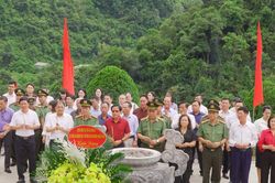 Cục Quản lý xây dựng và doanh trại, Bộ Công an dâng hương tại Đền thờ Chủ tịch Hồ Chí Minh, Khu di tích Quốc gia đặc biệt Pác Bó