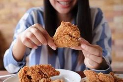 5 thói quen ăn tối âm thầm làm giảm tuổi thọ, nhiều người vẫn duy trì mỗi ngày