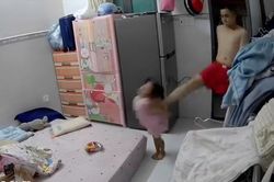 C&ocirc;ng an phường L&aacute;i Thi&ecirc;u tạm giữ cha dượng bạo h&agrave;nh d&atilde; man b&eacute; g&aacute;i 3 tuổi con ri&ecirc;ng của vợ