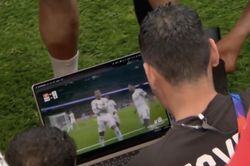 Đối thủ d&ugrave;ng 'vũ kh&iacute; b&iacute; mật', đội Ai Cập mở laptop t&igrave;m Mbappe l&agrave;m qu&acirc;n sư