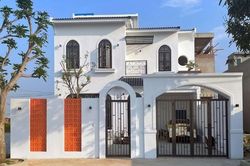 Hướng dẫn chọn màu sắc, chất liệu cổng nhà hợp bản mệnh gia chủ