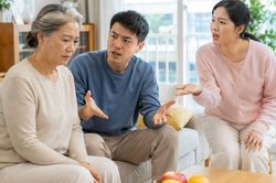 5 năm giúp con chăm cháu, đến lúc xin nghỉ tôi mới biết mình bị xem là điều hiển nhiên