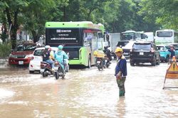 Bão số 1 áp sát Quảng Ninh, Hà Nội kích hoạt phương án ứng phó mưa lớn và dông lốc