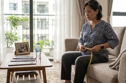 Giảm cân ở phụ nữ tiền mãn kinh có khó không?
