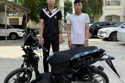 Quên khóa cửa ô tô, chủ xe mất tài sản gần 120 triệu đồng