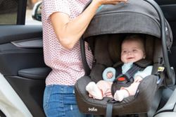 Chuyên gia chỉ cách chọn thiết bị an toàn cho trẻ trên ô tô