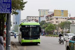 Miễn ph&iacute; xe bu&yacute;t trong V&agrave;nh đai 1, v&igrave; sao việc triển khai c&ograve;n nhiều trục trặc?