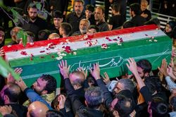 Biển người Iran đổ về thủ đô Tehran tiễn biệt cố Lãnh tụ Tối cao Ali Khamenei