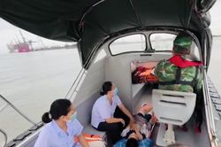 Hải Phòng: Kịp thời đưa khách du lịch vào đất liền cấp cứu khi ứng trực bão