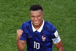 Mbappe sớm muộn cũng vượt Messi