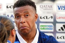 Mbappe hả hê khi thắng Paraguay