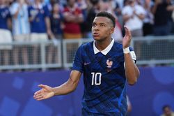 Lịch sử gọi tên Pháp sau bàn thắng của Mbappe
