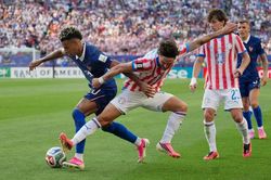 Ibrahimovic mỉa mai Paraguay sau trận thua Pháp
