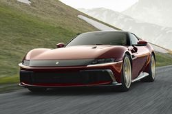 Hộp số sàn quay trở lại với siêu xe Ferrari 12Cilindri Manuale