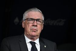 Ancelotti 'ng&oacute; lơ' Haaland trước đại chiến
