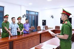 Gi&aacute;o vi&ecirc;n Trường THPT Chuy&ecirc;n Tuy&ecirc;n Quang bị giữ khẩn cấp vụ điểm thi