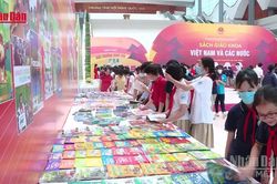 [Video] Học sinh to&agrave;n quốc được miễn ph&iacute; s&aacute;ch gi&aacute;o khoa từ năm học 2029-2030