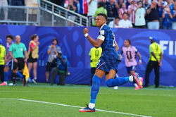 Paraguay v&agrave; Ph&aacute;p: Mbappe mở tỷ số