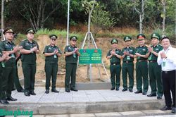 Vun đắp tình đoàn kết sĩ quan trẻ biên giới hai nước Việt Nam-Lào