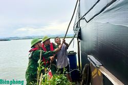 Đồn Biên phòng Đồng Văn bám địa bàn, giúp dân khắc phục hậu quả bão số 1