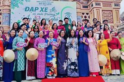 'Áo dài qua phố' lan tỏa thông điệp sống xanh tại Huế