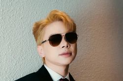 Ca sĩ Việt gây bão mạng sau một đêm