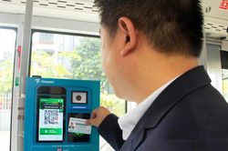 Hà Nội phát hành miễn phí thẻ xe buýt gắn chíp cho đối tượng chính sách