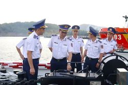 Thanh ni&ecirc;n Hải đội 401 'chỉnh huấn' theo Chỉ thị của Bộ trưởng Quốc ph&ograve;ng