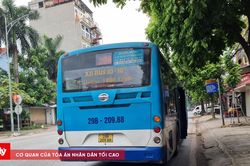 Hà Nội kéo dài thời gian dùng thẻ xe buýt miễn phí không gắn chip